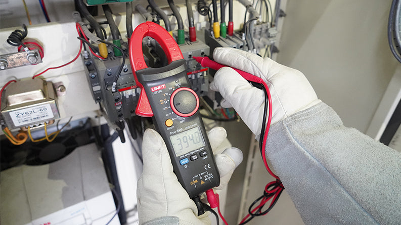 UNI-T UT213A 400A Digital Clamp Meter